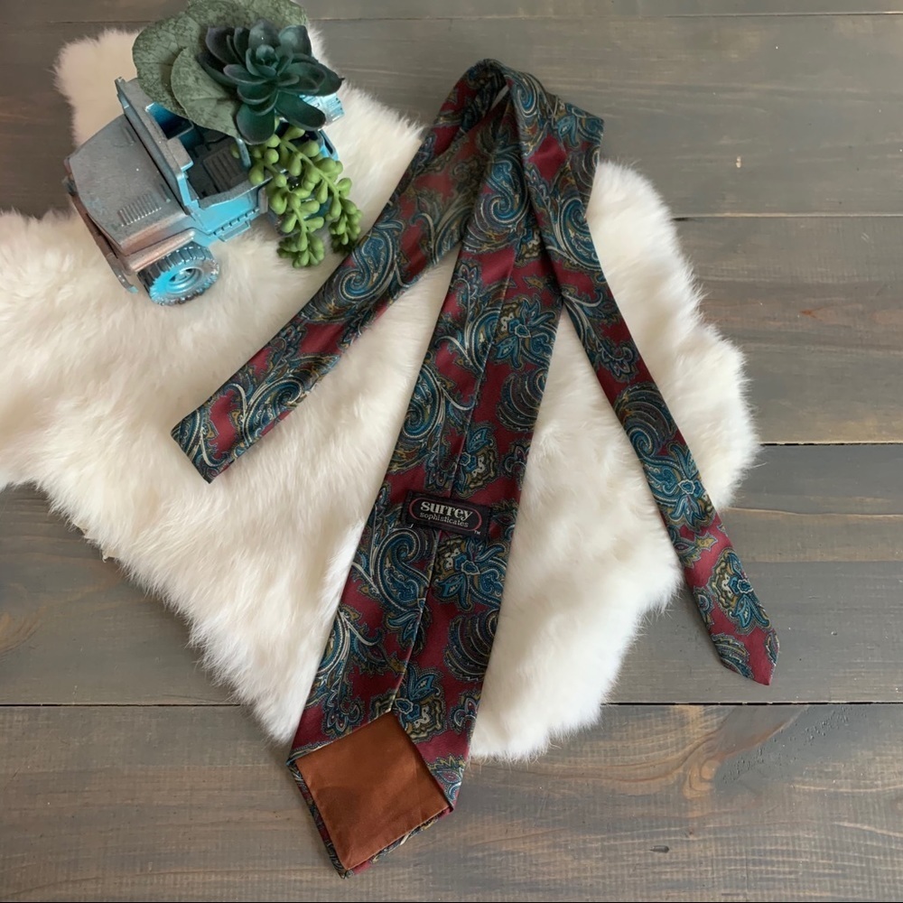 Vintage Surrey Sophisticates Paisley Silk Necktie - Picture 3 of 4
